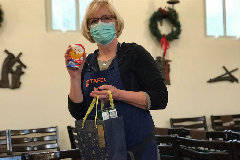 Bürgerpreis-Kandidatin Gudrun Schlaphorst: „Wir haben ein tolles Team hier“ Seit sechs Jahren arbeitet Gudrun Schlaphorst bei der Olfener Ausgabestelle der Olfener Tafel. In der Weihnachtszeit packt sie etwa Tüten für Kinder