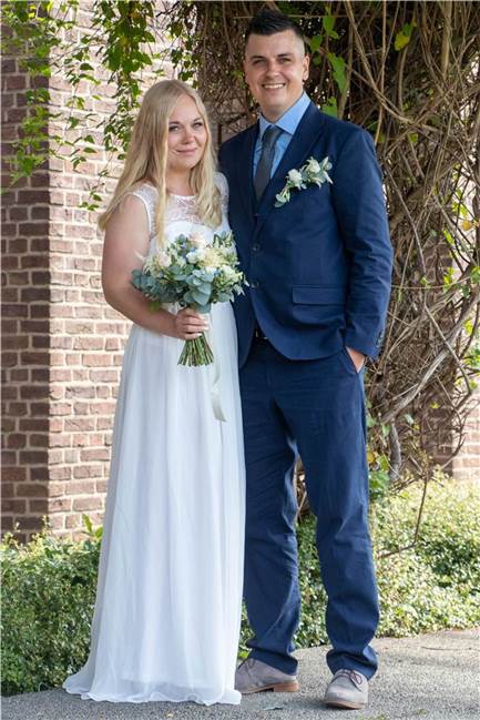 Beim Feiern in Dortmund kennengelernt: Saskia und André haben Ja gesagt Seit September 2015 kennen sich Saskia (geborene Schröder) und André Rosenthal. Nun haben sie geheiratet.