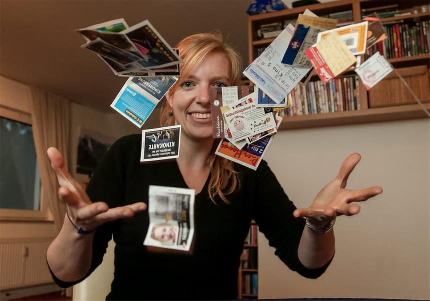 Filmfans betrauern das Aus der Kinokarten Seit sie zwölf Jahre alt ist, bewahrt Laura Millmann ihre Kinokarten auf. Aber die neuen Ticketbons vom Dortmunder Cinestar wird sie nicht sammeln.