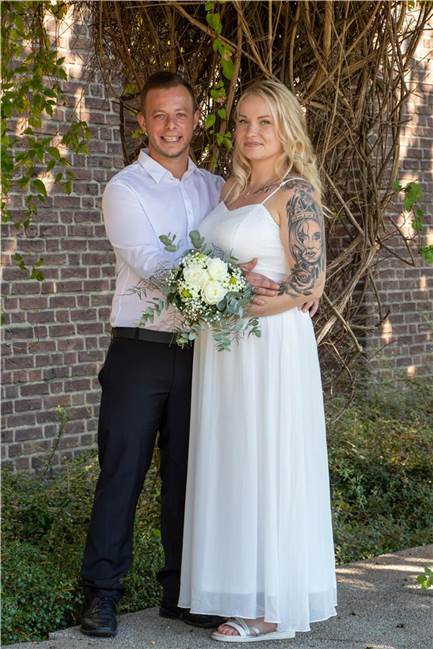 Seit über 14 Jahren ein Paar: Corina Helios und Felix Kasprzak heiraten Seit über 14 Jahren sind Corina (geborene Helios) und Felix Kasprzak schon ein Paar, nun haben sie geheiratet.