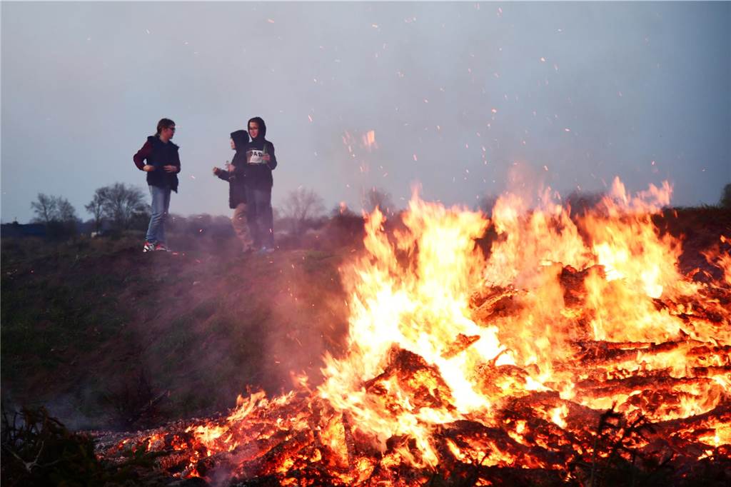 Seit über 40 Jahren organisieren die Pfadfinder das Osterfeuer in Nordkirchen.