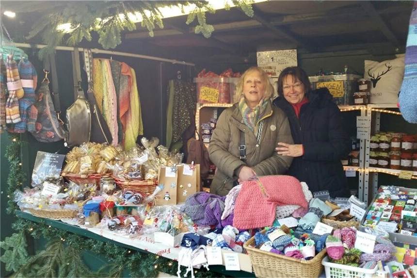 So kommen Sie an Marmelade und Chili-Saucen der Freien evangelischen Gemeinde Seit vielen Jahren ist die Freie evangelische Gemeinde mit einem Stand auf dem Wiehnachtsmarkt der Bürger vertreten.