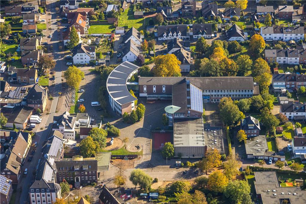 Seit zehn Jahren gibt es die Selma-Lagerlöf-Sekundarschule. Als die Schulform in Selm Einzug erhielt, gab es viele Diskussionen. Die haben auch im Laufe der Jahre nicht nachgelassen. Vor allem der gemeinsame Antrag von UWG- und SPD-Fraktion, die Verwaltung möge prüfen, ob die Sekundarschule zu einer Gesamtschule weiterentwickelt werden kann, ließ eine alte Debatte im politischen Raum aufflammen. Wegen der angespannten Haushaltssituation der Stadt ist der Prüfauftrag vorerst verschoben worden.