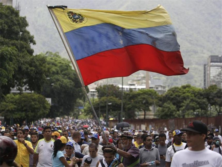 Blutige Proteste gegen die Regierung in Venezuela Seit zwei Monaten gehen in Venezuela fast täglich Demonstranten gegen Präsident Maduro auf die Straße. Foto: Fernando Llano