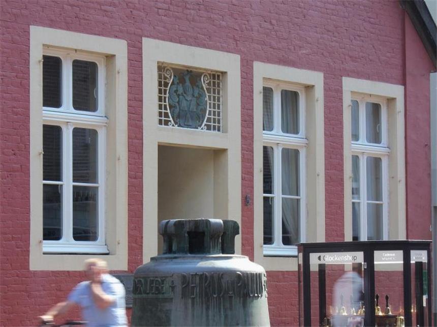 Seitdem die Aufträge von Kirchengemeinden zurückgegangen sind, entstehen in der traditionsreichen Glockengießerei Petit & Gebr. Edelbrock nur noch selten Bronzeglocken. Foto: Bernd F. Meier/dpa-tmn
