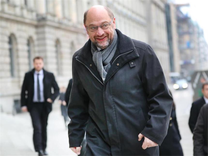 Schulz will sich bei SPD-Wahlprogramm erst später festlegen Seitdem die SPD Martin Schulz als Kanzlerkandidaten für die Bundestagswahl ausgerufen hat, gehen die Umfragewerte steil nach oben. Foto: Kay Nietfeld