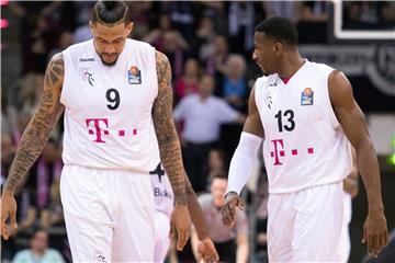 Selbst 21 Punkte von Julian Gamble (l) konnten die Bonner Pleite in Nanterre nicht verhindern. Foto: Marius Becker