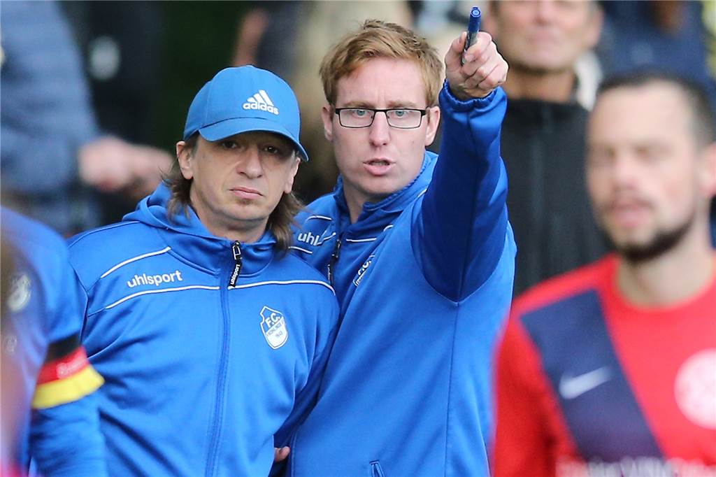 Die Frohlinder brennen auf das Duell mit der Elf von Thorsten Legat Selbstbewusst gehen die Frohlinder Trainer Michael Wurst (l) und Stefan Hoffmann die Aufgabe gegen Bövinghausen an.