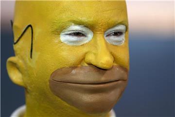 Selbstironie hat er: Markus Söder nimmt jedes Jahr in einer neuen Verkleidung an Fastnachtsveranstaltungen teil - hier als Homer Simpson. Foto: Daniel Karmann