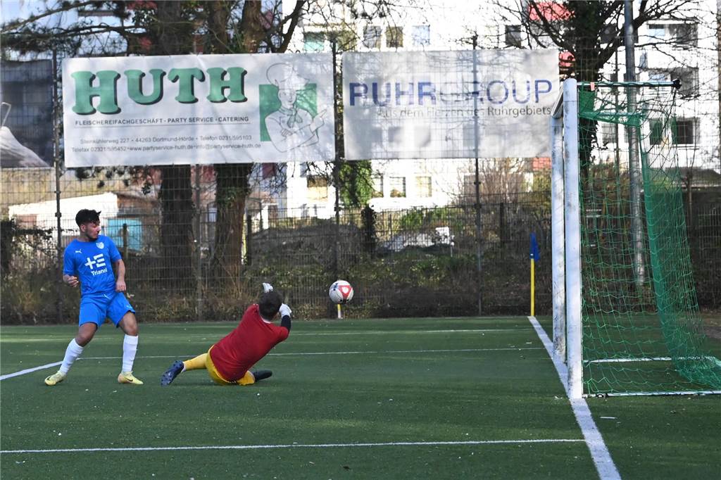 Selim Mechken und Alstedder Offensive brillieren gegen SV Körne Selim Mechken schießt ein Tor.
