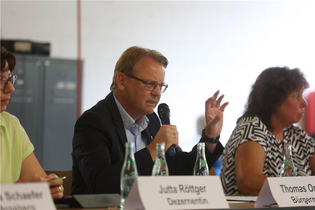 Zeltstadt in Bork: Stadt spart durch Unterkunft sechsstellige Summe Selms Bürgermeister Thomas Orlowski sagt: "Eine Notunterkunft in dieser Art noch zwei, drei Jahre zu haben, das würde ich nicht mitmachen.“
