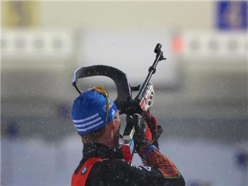 Selten aber für den Biathleten peinlich: Crossfire, wenn der Schütze auf die falsche Scheibe schießt. Foto: Karl-Josef Hildenbrand