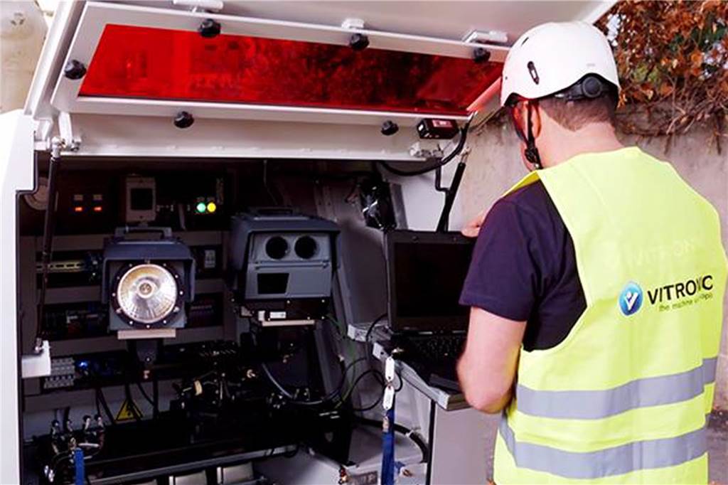 Kreis Unna setzt im Kampf gegen Raser auf den Blitzer-Panzer Seltener Besuch: Fünf Tage am Stück kann der Blitzer autonom arbeiten.