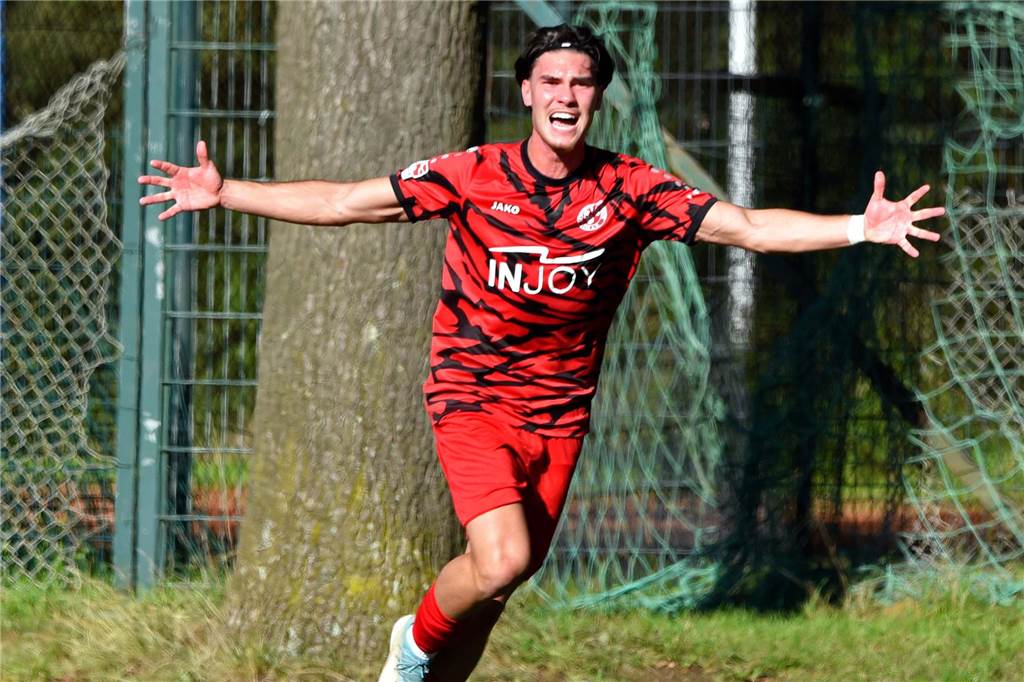 SV Schermbeck setzt Reifeprozess fort: Doch bis zur Spitzenmannschaft fehlt noch was Semih Sarli bejubelt Torerfolg