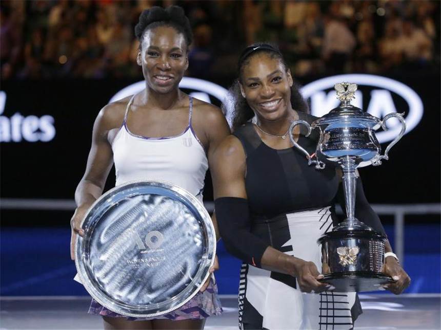 Serena Williams wieder die Eins nach Titel 23 Serena Williams (r) gewann in Melbourne gegen ihre Schwester Venus. Foto: Aaron Favila
