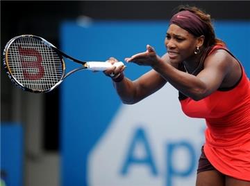 Serena Williams schimpft im Spiel gegen Aravane Rezai mit sich selbst.
