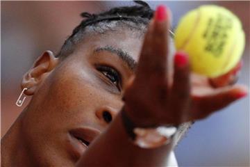 Serena Williams wird bei den French Open nicht gegen Maria Scharapowa antreten. Foto: Christophe Ena/AP