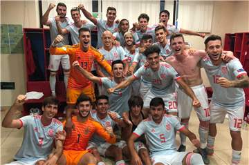 Sergio Gomez (2.v.r.) steht mit der spanischen U19 im Halbfinale der Europameisterschaft.