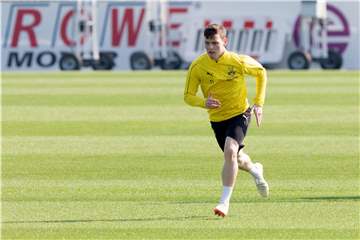 Sergio Gomez freut sich über den Titel mit der spanischen U19, er will sich jetzt beim BVB aufdrängen.