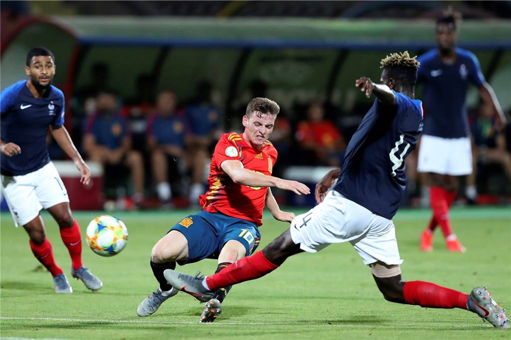 Sergio Gomez will einen neuen Anlauf beim BVB nehmen - oder kommt es doch anders? Sergio Gomez war in Spaniens U19 auf der „Zehn“ gesetzt.