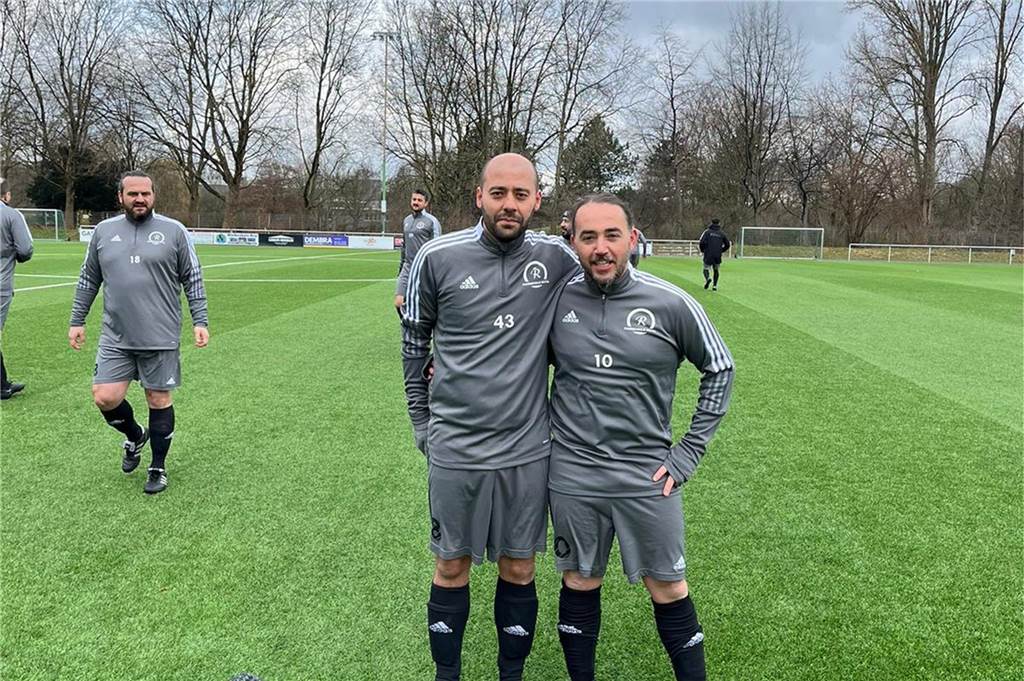 Sieg aberkannt und vier Spiele Sperre Serhat Kaplan (r.) ist Spielertrainer von BV Brambauer IV.