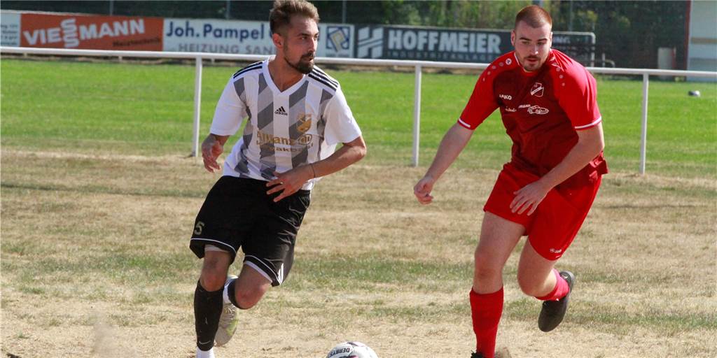 Serkan Adas (l.) brachte Eintracht Werne mit einem Doppelpack in Führung.