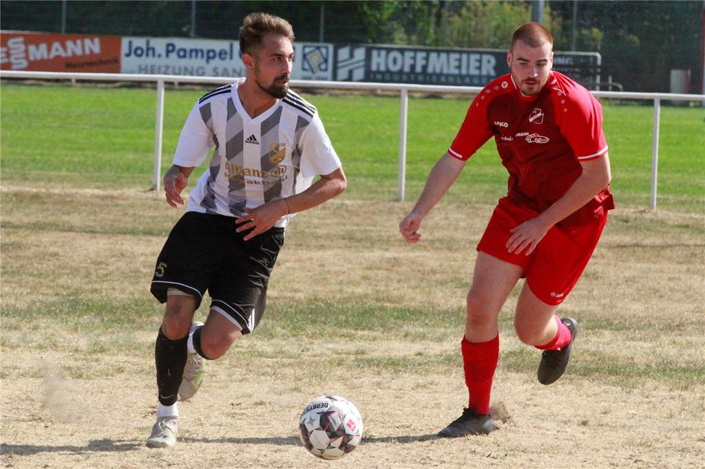 Stürmer von Eintracht Werne in Torlaune: „Wenn wir so Fußball spielen, macht es allen Spaß“ Serkan Adas (l.) ist bei Eintracht Werne aktuell in Torlaune.
