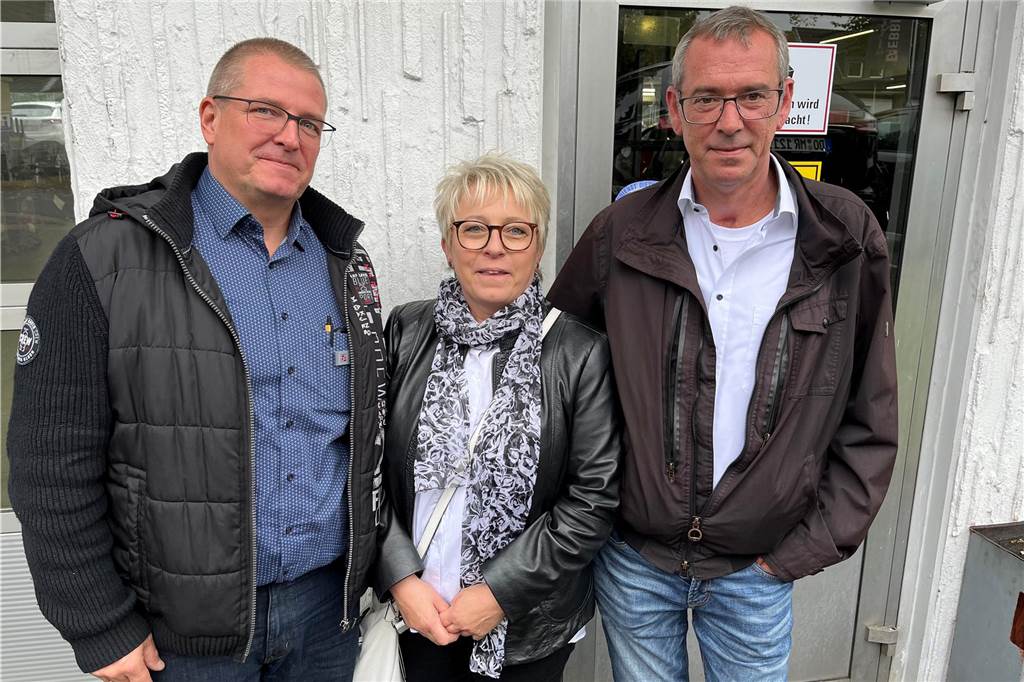Oliver Steinke hatte drei Lebensretter – Lob vom Ministerpräsidenten Serviceleiter Thomas Deilmann mit Anke und Oliver Steinke.