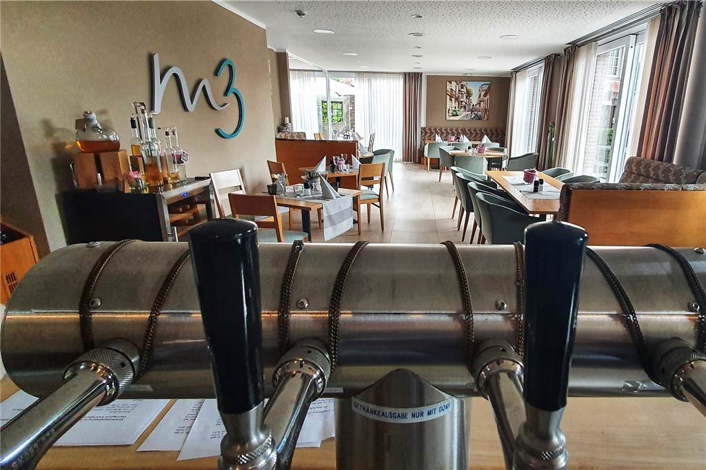 Nach Lockdown: Hotel am Markt kämpft mit akuter Personal-Not Servicepersonal für das Restaurant M3 ist wegen Corona knapp geworden.