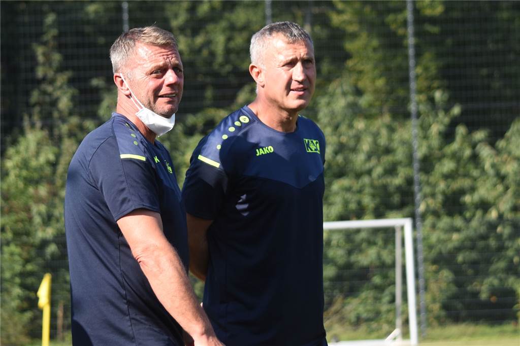 Spitzenspiel im Kamener Lokal-Derby: „Da müssen wir höllisch aufpassen“ Setzen gegen den BSV Heeren auf ein schnelles Umschaltspiel: die Trainer Ahmet Kahya (rechts) und Torsten Lenz.