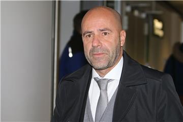 Setzt auf die Dreierkette: BVB-Trainer Peter Bosz.