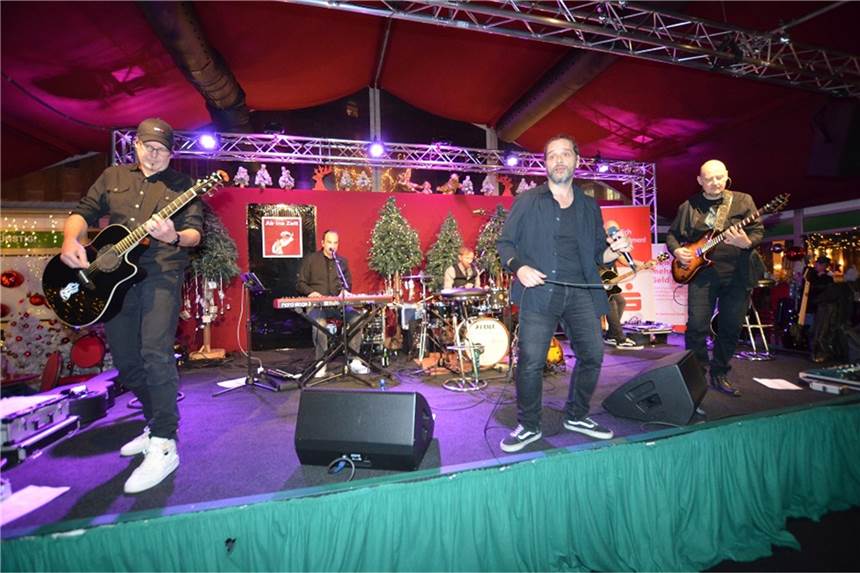 Castrop-Rauxeler Kult-Cover-Band wird weiteres Mal Adventszelt rocken Seven Cent gibt am 28.12.21 ein Zusatzkonzert im Adventszelt.