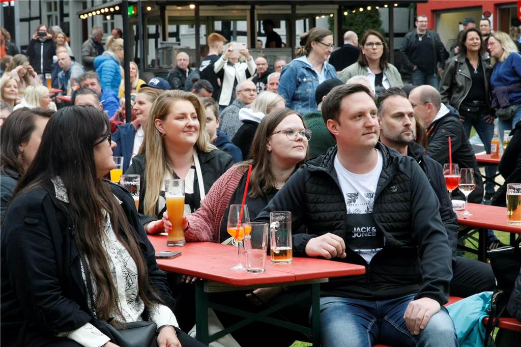 Seven Cent spielten am Samstag im Biergarten von Tante Amanda in Westerfilde. Es war der erste Open-Air-Gig des Jahres 2023. Die Stimmung war sehr gut.