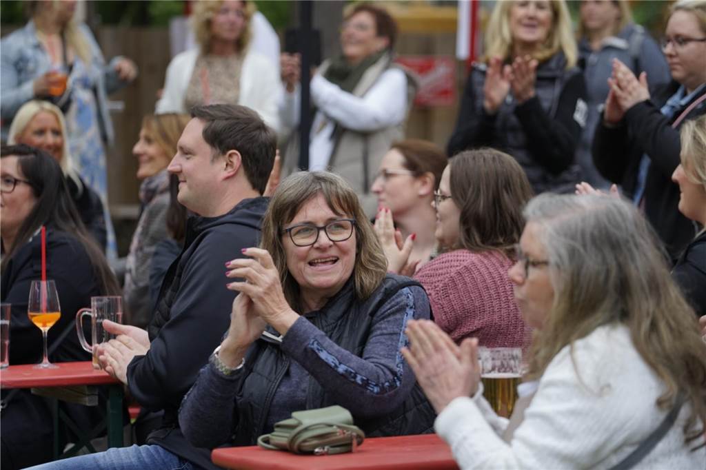 Seven Cent spielten am Samstag im Biergarten von Tante Amanda in Westerfilde. Es war der erste Open-Air-Gig des Jahres 2023. Die Stimmung war sehr gut.