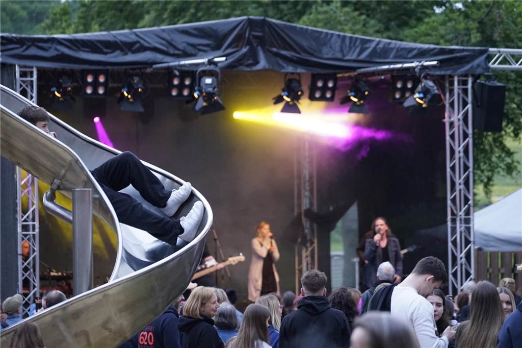 Seven Cent spielten am Samstag im Biergarten von Tante Amanda in Westerfilde. Es war der erste Open-Air-Gig des Jahres 2023. Die Stimmung war sehr gut.