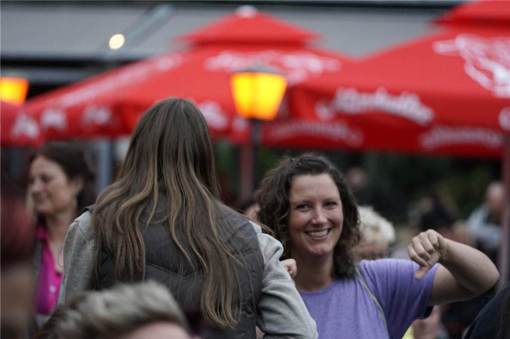 Seven Cent spielten am Samstag im Biergarten von Tante Amanda in Westerfilde. Es war der erste Open-Air-Gig des Jahres 2023. Die Stimmung war sehr gut.
