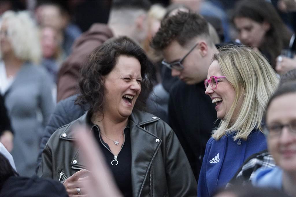 Seven Cent spielten am Samstag im Biergarten von Tante Amanda in Westerfilde. Es war der erste Open-Air-Gig des Jahres 2023. Die Stimmung war sehr gut.