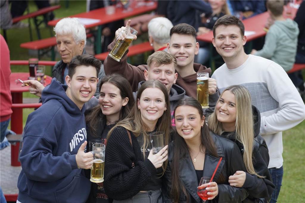 Seven Cent spielten am Samstag im Biergarten von Tante Amanda in Westerfilde. Es war der erste Open-Air-Gig des Jahres 2023. Die Stimmung war sehr gut.