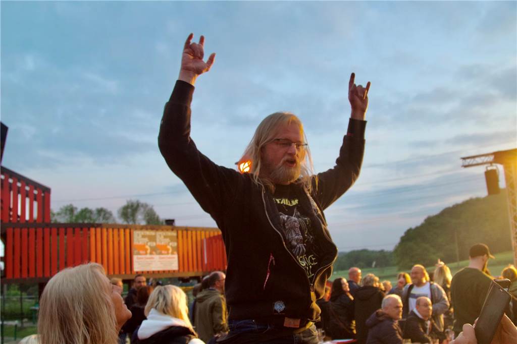 Seven Cent spielten am Samstag im Biergarten von Tante Amanda in Westerfilde. Es war der erste Open-Air-Gig des Jahres 2023. Die Stimmung war sehr gut.
