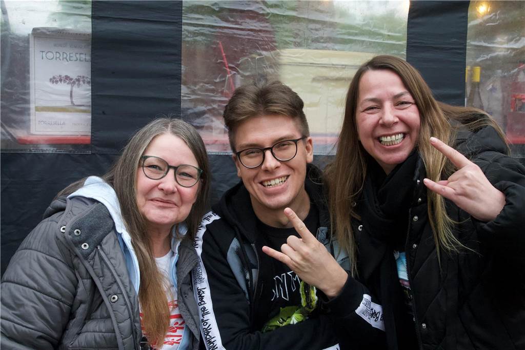 Seven Cent spielten am Samstag im Biergarten von Tante Amanda in Westerfilde. Es war der erste Open-Air-Gig des Jahres 2023. Die Stimmung war sehr gut.