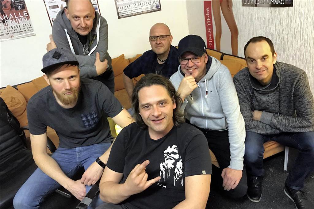 Seven Cent waren über Jahrzehnte hinweg Marc Stahlberg (Gesang), Michael Hartmann (Schlagzeug), Marcus Vierhaus (Gitarre), Markus Selle (Bass), Jörn Westhoff (Keyboard) und Christian Strieder (Sologitarre). Der Keyboarder ist jetzt ausgestiegen.