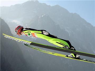 Severin Freund flog in Planica mit dem DSV-Team auf den dritten Platz. Foto: Antonio Bat