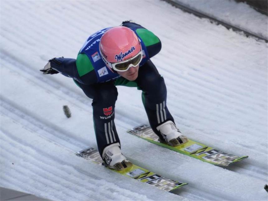 Deutscher Rekord: Freund fliegt in Quali auf 238,5 Metern Severin Freund flog zu einem neuen deutschen Rekord. Foto: Patrick Seeger