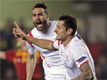 Sevillas Vitolo (R) trifft nach einer Minute zum 1:0. Foto: Manuel Bruque