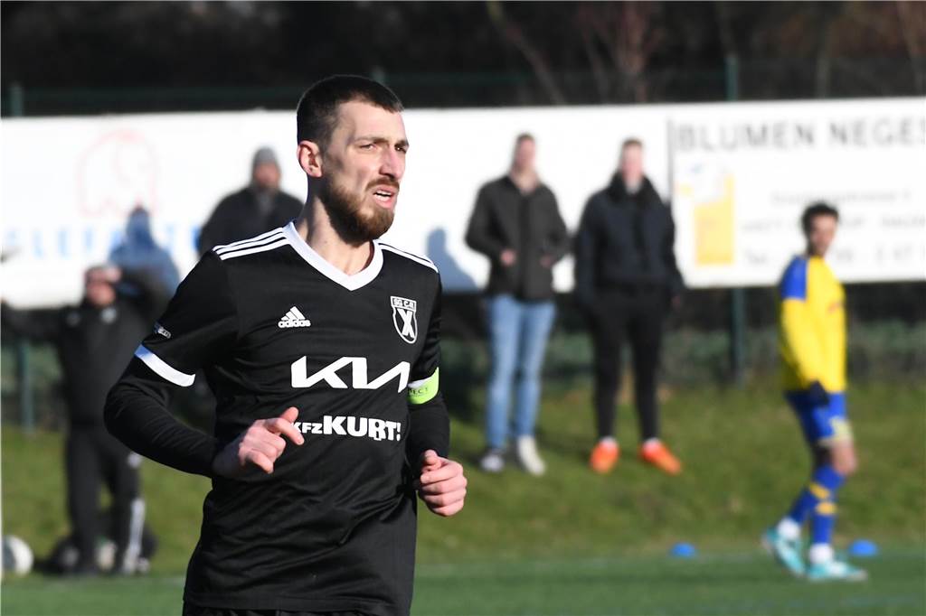 Stadtderby zwischen der Spvg Schwerin und SG Castrop: Blitzstart leitet bittere Derby-Klatsche ein Sefa Bal, SG Castrop