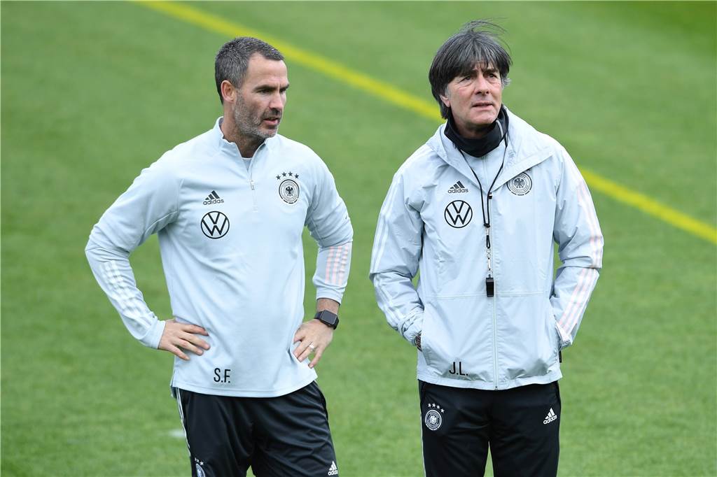 Mit neuem Team und anderem Ansatz: So will der BVB die Verletzungen minimieren Shad Forsythe (l.) arbeitete seit 2004 auf Honorarbasis für den Deutschen Fußball-Bund.