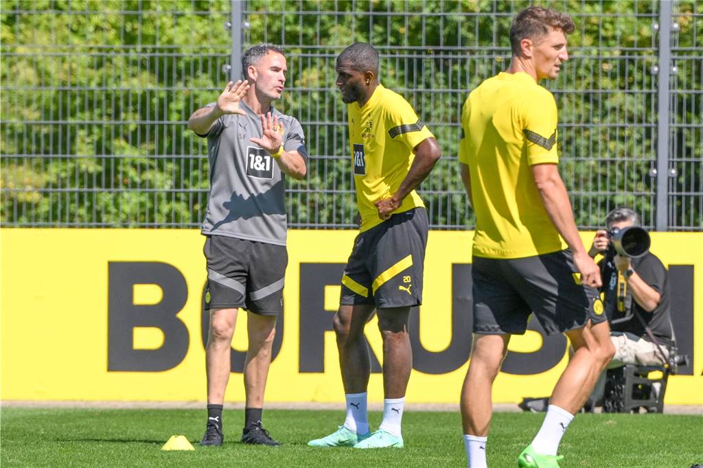 Der Forsythe-Effekt: BVB-Profis überzeugen mit Wucht und Tempo Shad Forsythe im Gespräch mit BVB-Neuzugang Anthony Modeste.