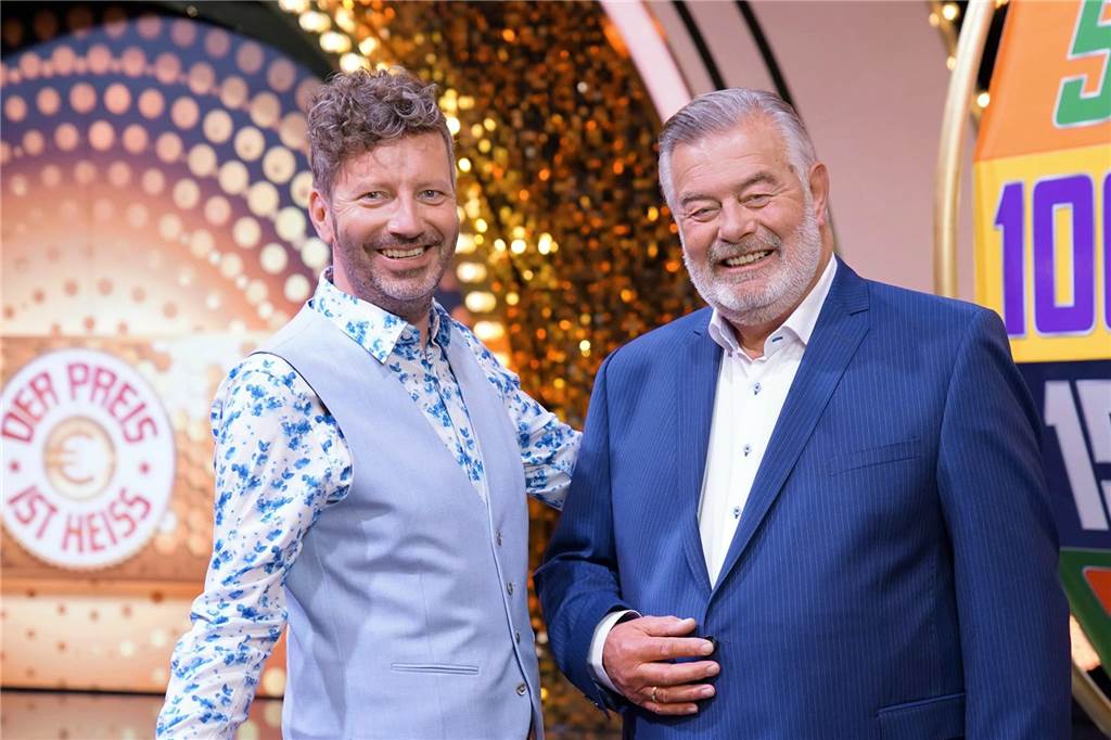 Neues Konzept für Olfener Herbst: Spendenaktion, Flohmarkt und Musik Showmaster Harry Wijnvoord (r.) stand zuletzt auch bei einer Neuauflage der Show „Der Preis ist heißt“ auf der Bühne. Der Moderator kommt am 8. Oktober nach Olfen.