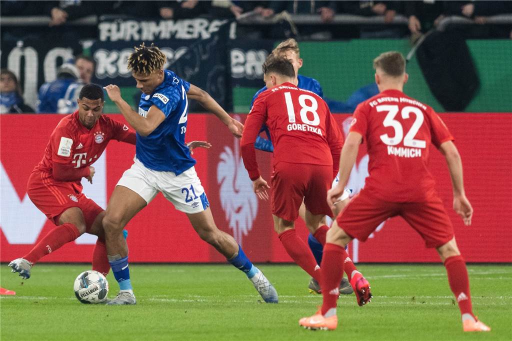 Schubert mit guter Leistung, Burgstaller mit Aufwärtstrend Sicherer Rückhalt: Jean-Clair Todibo.