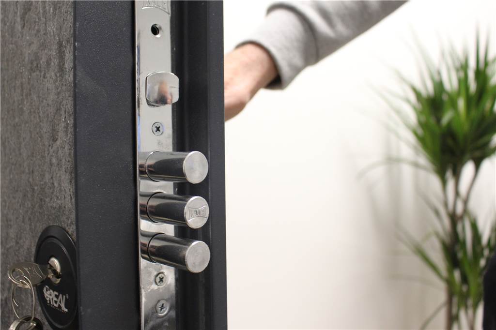 Start-Up verkauft Möbel aus der Türkei mit speziellem Konzept Sicherheitstüren wie diese vertreibt „Perfect Products“ in Marten.